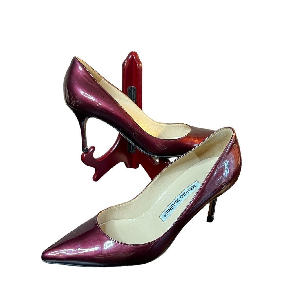Manolo Blahnik maroon patent leather pumps 37